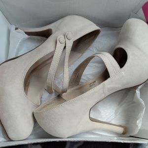 Shoedazzle cream/nude color heels